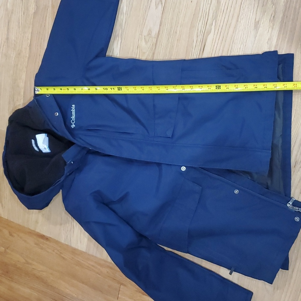COLUMBIA  SPORTSWEAR COMPANY - Picture 13 of 16